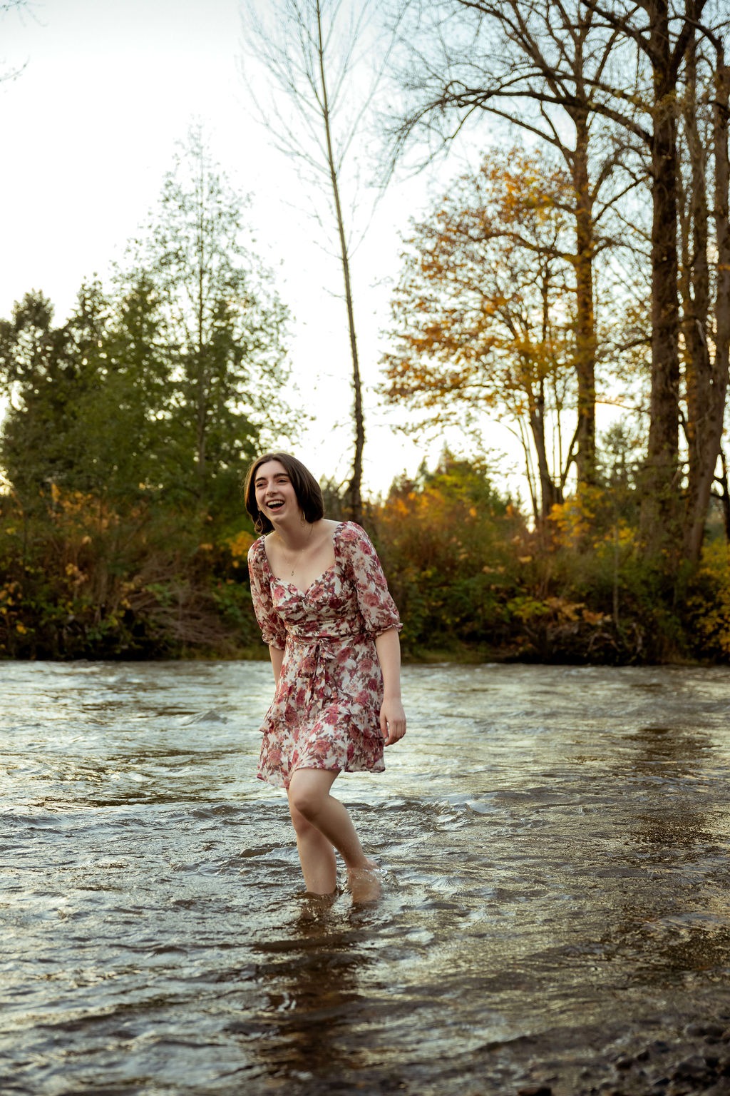 high-school-senior-pictures-girl-river-fall