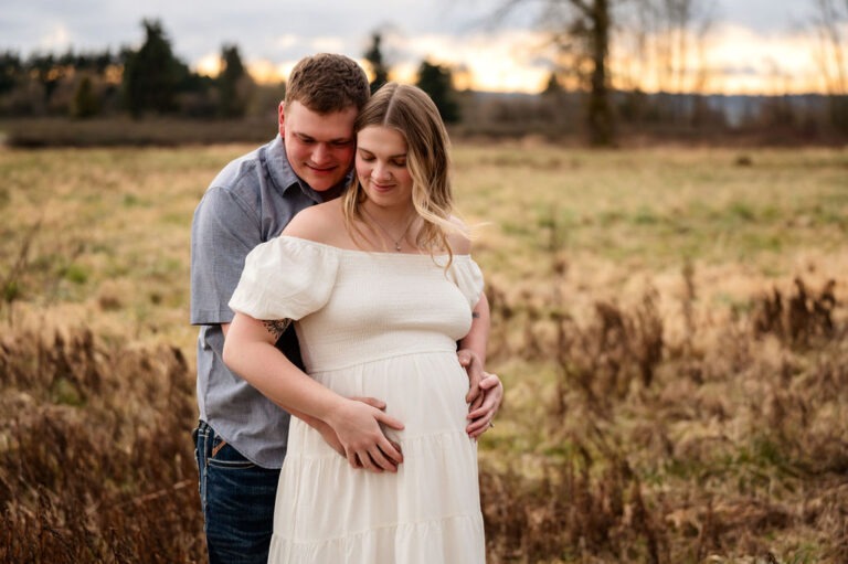 Man-woman-in-a-field-maternity-and-engagement-photo-session