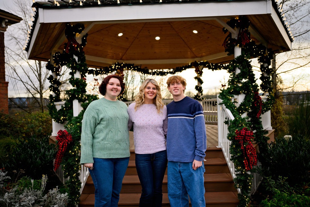 Outdoor-family-mom-son-daughter-pictures-cabana-christmas