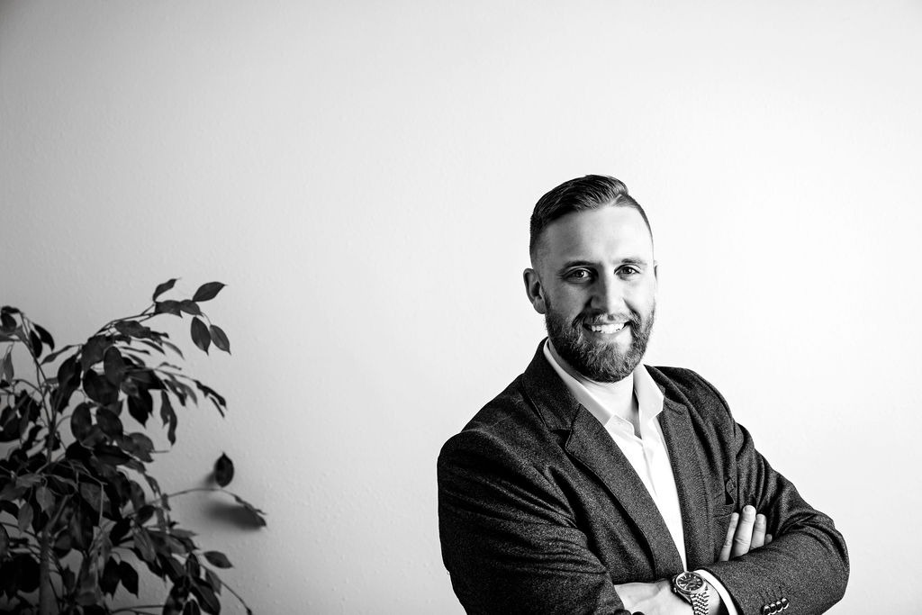 In-Studio-Headshots-Male-Black-and-White-Suit