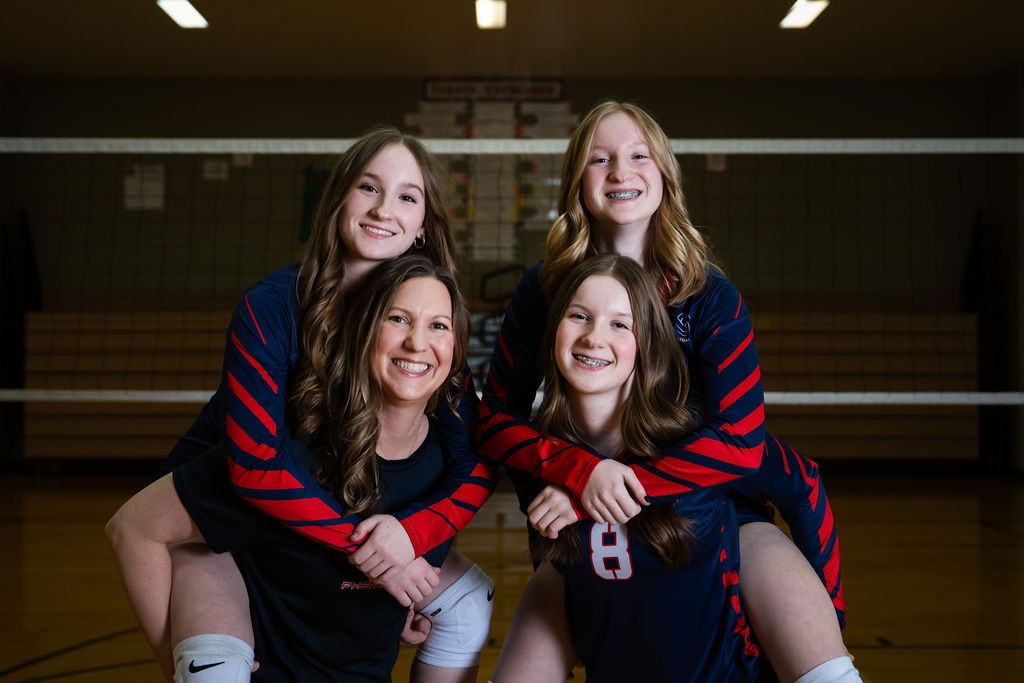 girls-volleyball-team-pictures-in-a-gym