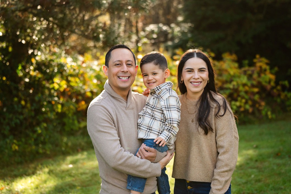 mom-dad-son-outside-family-pictures