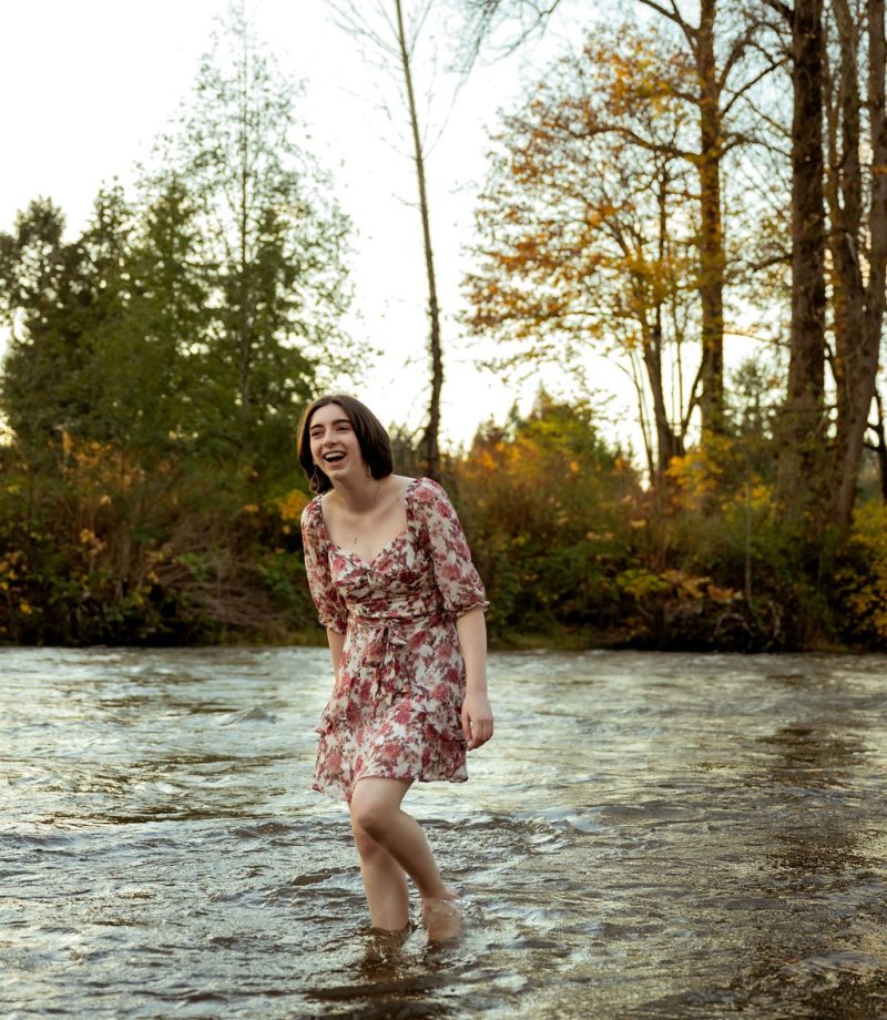 high-school-senior-pictures-girl-river-fall