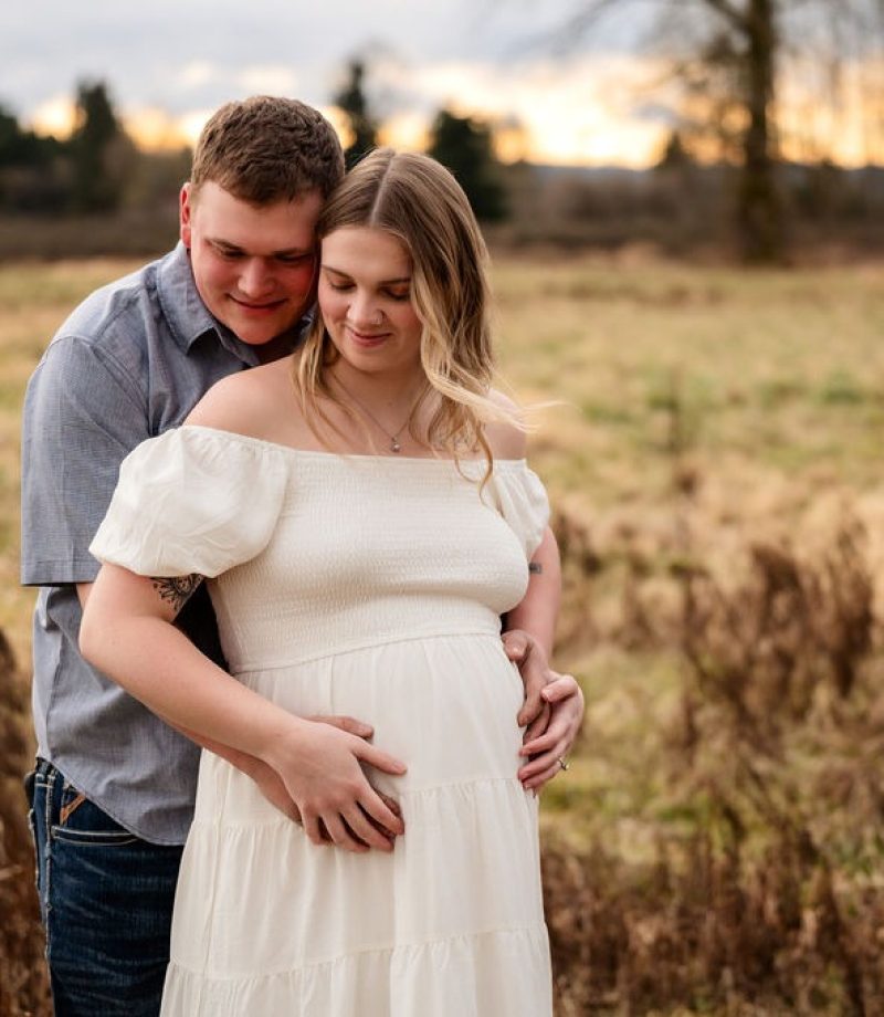 Man-woman-in-a-field-maternity-and-engagement-photo-session