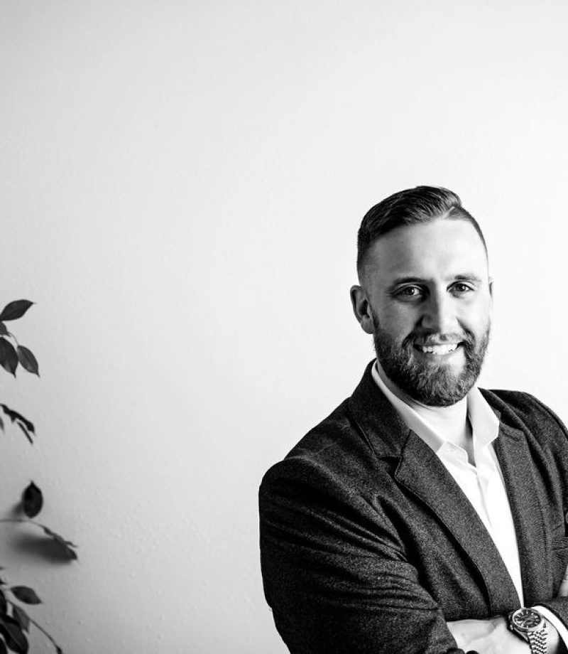 In-Studio-Headshots-Male-Black-and-White-Suit