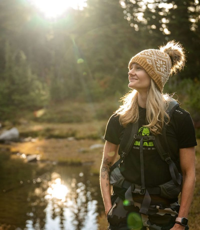 Lake-Minotaur-Trailhead-Woman-water-chelan