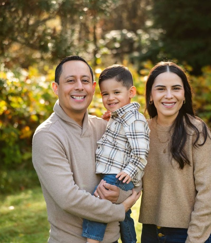 mom-dad-son-outside-family-pictures