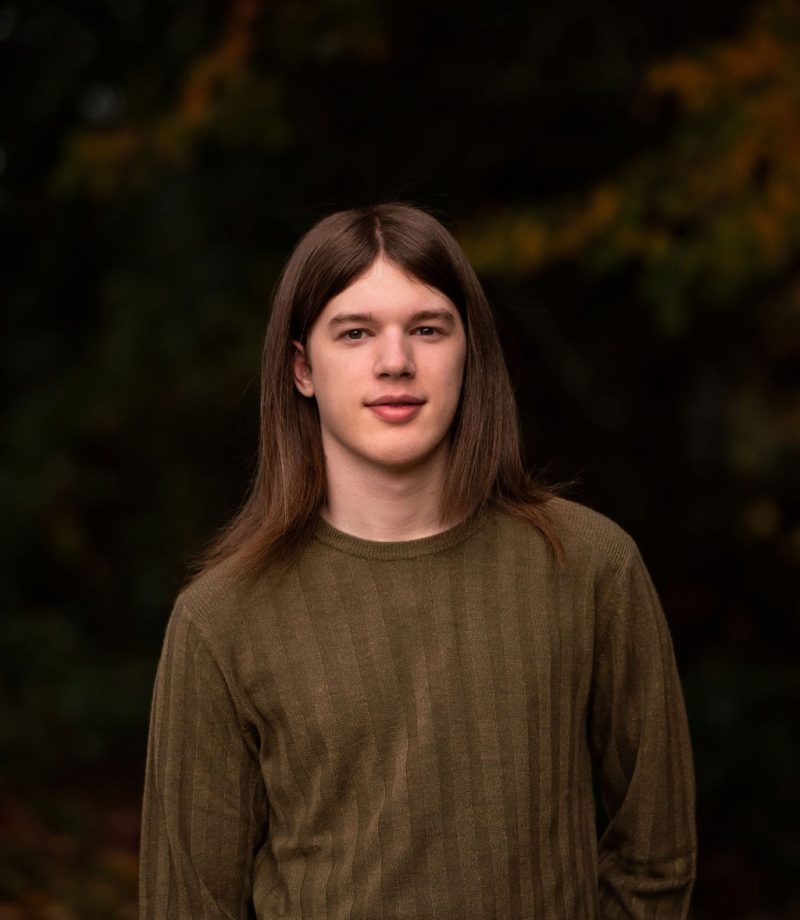 Male-High-School-Senior-Bothell-Landing